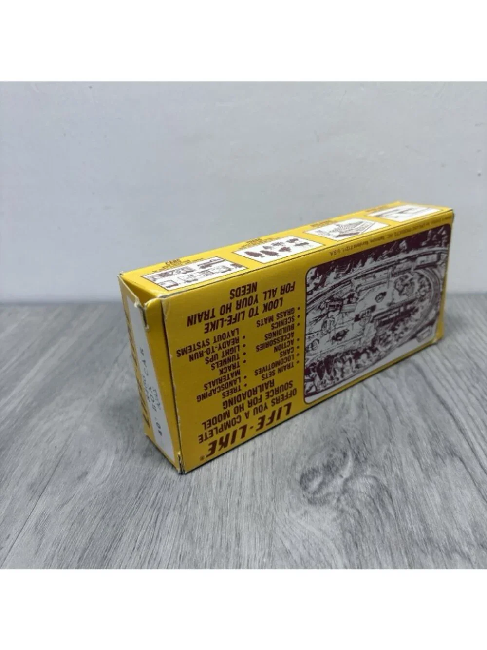 Life-like 8466 40' Box Car Ajax and Santa Fe Caboose 8542